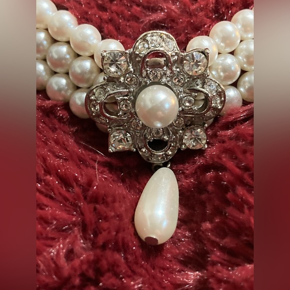 Gorgeous vintage 3-strand faux Pearl choker with matching pierced earrings - Picture 2 of 9